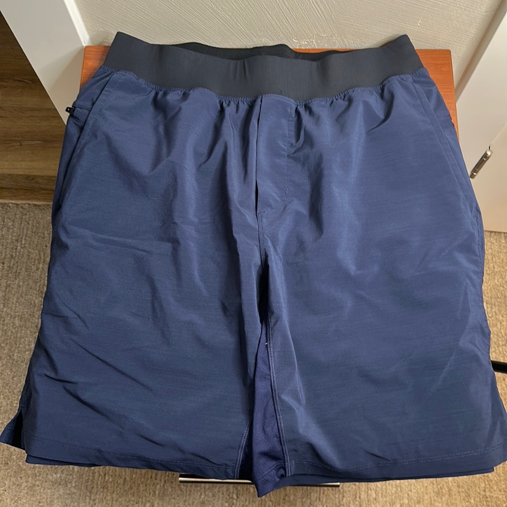 Men’s fabletics size large athletic shorts